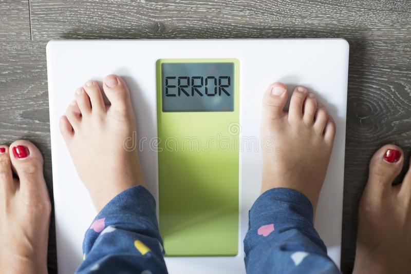 error-message-bathroom-scale-display-obese-child-weighting-under-parentâ€™s-supervision-error-message-bathroom-scale-display-132630504